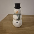 Sneeuwpop met sjaal in Sage Stone – geribbelde kerstdecoratie, 3D-geprint