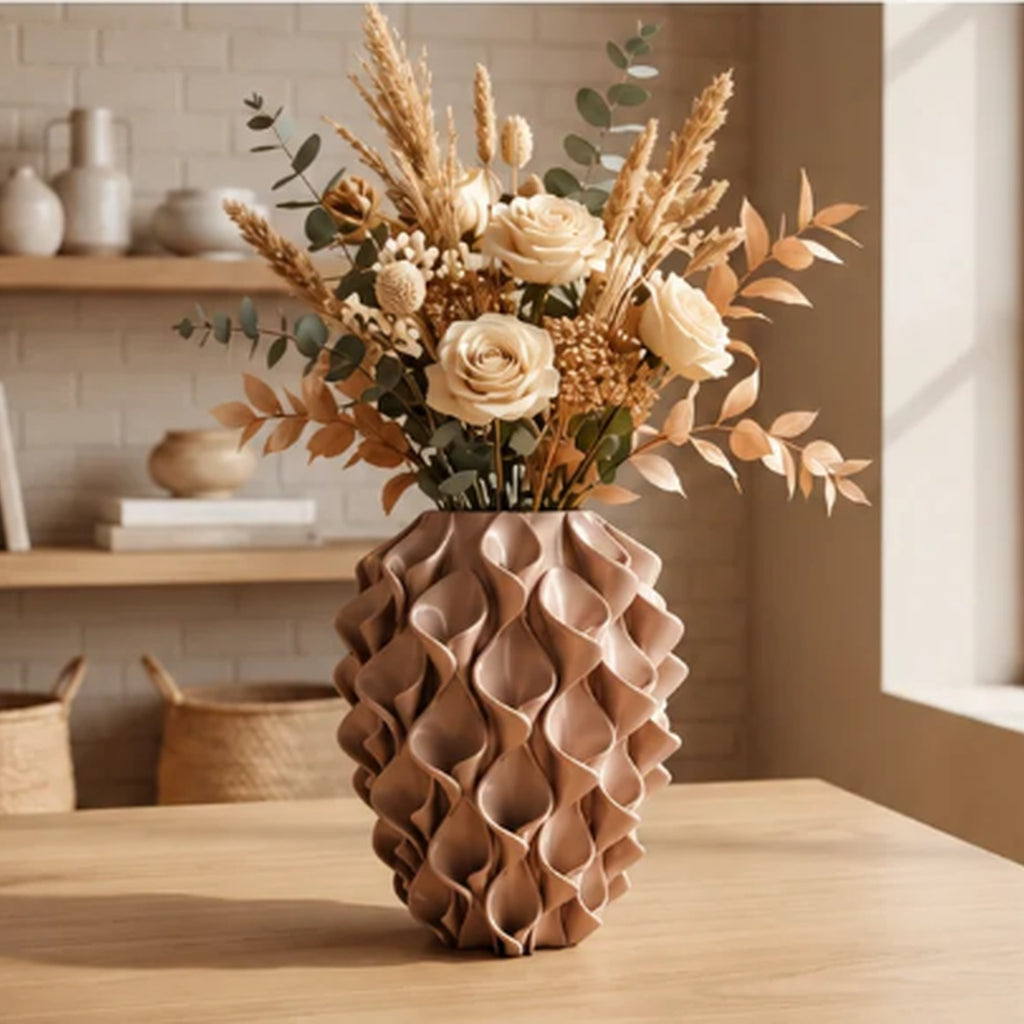Rivora vaas in Mocha Dune met bloemen in een Japandi interieur