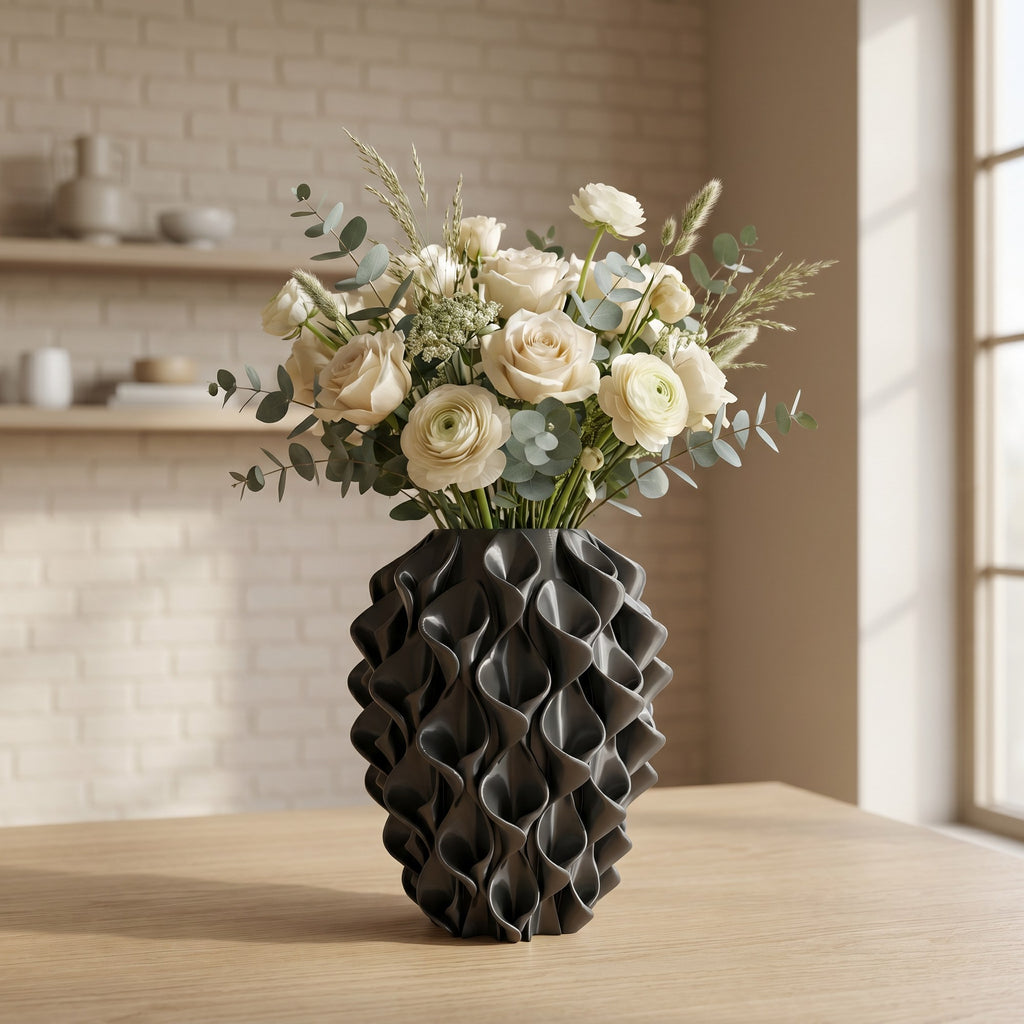 Rivora vaas in Graphite Stone met bloemen in een Japandi interieur