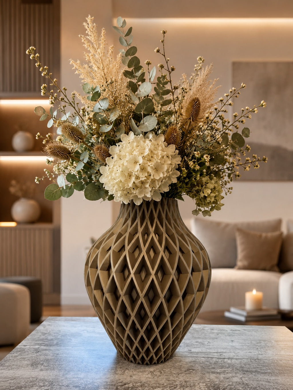 Diamora vaas in Heritage Oak met bloemen in een Japandi interieur